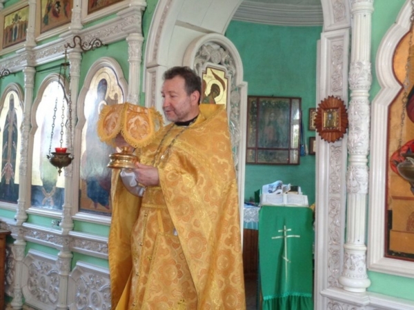 В шестую Неделю по Пятидесятнице, в День Крещения Руси, благочинный Клетского округа протоиерей Михаил Пономарев совершил Божественную Литургию в храме Живоначальной Троицы станицы Клетской.