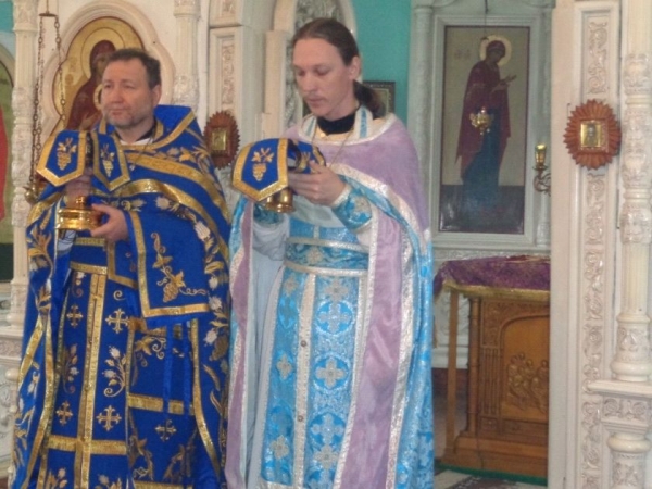 Богослужения в храме Живоначальной Троицы в дни Страстной седмицы