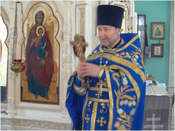 В Великий Четверток благочинный Клетского округа совершил в Храме Живоначальной Троицы ст. Клетской Божественную Литургию.