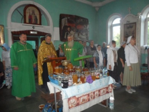 Водосвятный молебен, освящение меда нового урожая в храме Живоначальной Троицы станицы Клетской.