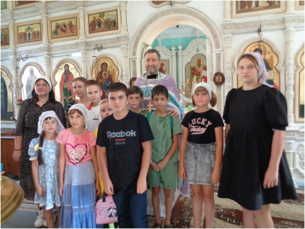 Служба погребения Божией Матери и Божественная Литургия.
