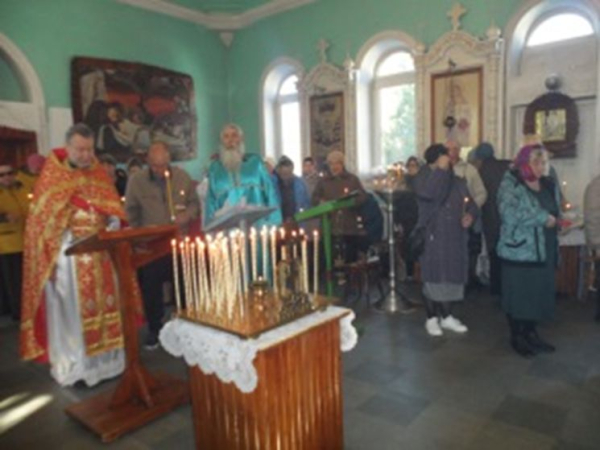 Радоница. Поминовение усопших. Мчц. Агапии, Ирины и Хионии.