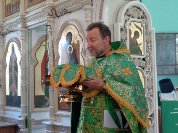 В Праздник Святой Троицы благочинный Клетского округа совершил Божественную Литургию