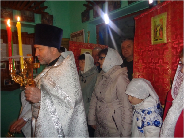 В праздник Светлого Христова Воскресения благочинный Клетского округа протоиерей Михаил Пономарев совершил торжественное богослужение в Храме Живоначальной Троицы станицы Клетской.